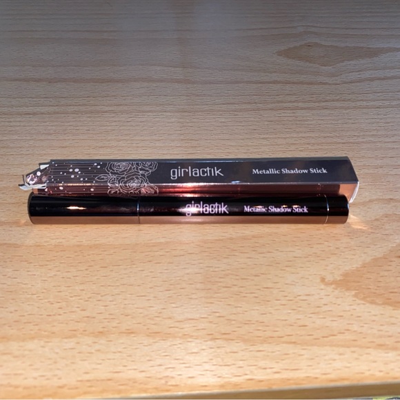 Girlactik Shadow Stick (Metallic, Royalty (Pearlized Purple)) - Picture 2 of 2